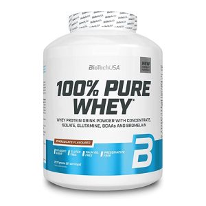 100% PURE WHEY 2270GR CHOCOLATE – BIOTECH USA 8 Envase de proteína de suero 100% pura de BioTechUSA, en sabor chocolate, que contiene concentrado, glutamina, BCAAs y bromelina, sin conservantes ni gluten. Ideal para suplementos nutricionales y apoyo en el desarrollo muscular.