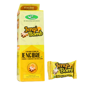 CARAMELO JENGI BOMB CON RELLENO – VR INDUSTRIA 12 Caramelo de jengibre Jengi Bomb, presentado en una caja amarilla que destaca su sabor a naranja con miel. Este producto natural es ideal para disfrutar de un dulce saludable y beneficioso, con ingredientes que aportan propiedades digestivas y energizantes. Perfecto para llevar y consumir en cualquier momento del día.