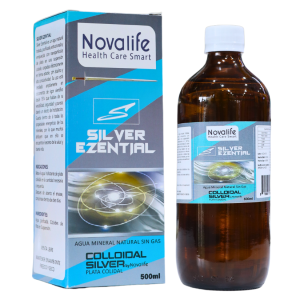 SILVER EZENTIAL 500 ML – NOVALIFE 16 Imagen de un frasco de 500 ml de agua mineral natural sin gas Silver Ezential de Novalife. Este producto contiene plata coloidal, conocido por sus propiedades antimicrobianas y beneficios para la salud. El envase presenta un diseño moderno y atractivo, ideal para quienes buscan alternativas naturales en su cuidado personal.