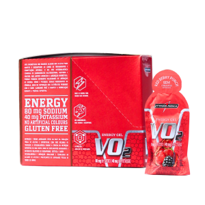 ENERGY GEL VO2 – INTEGRAL MEDICA 4 Gel energético VO2 en presentación de paquete. Cada porción contiene 80 mg de sodio, 40 mg de potasio y no incluye colorantes artificiales. Producto sin gluten, ideal para deportistas que buscan un impulso de energía rápida durante sus entrenamientos o competencias. Sabor a frutos rojos, diseñado para mejorar el rendimiento físico y la resistencia.