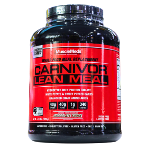 CARNIVOR LEAN MEAL 4.18 LBS CHOCOLATE FUDGE – MUSCLE MEDS 14 Suplemento de reemplazo de comida MuscleMeds Carnivor Lean Meal en sabor chocolate fudge. Contiene 40g de proteína de carne de res hidrolizada, carbohidratos de batata y batata dulce, y aminoácidos de cadena ramificada. Ideal para quienes buscan una opción nutritiva y alta en proteínas. Envase de 1.8 kg. Sin gluten, sin lactosa y sin colesterol.